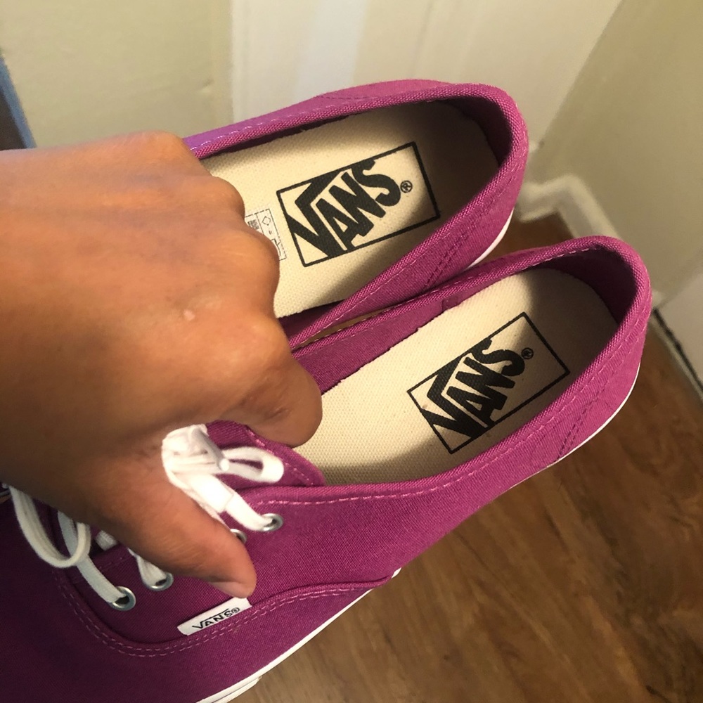 Vans - Picture 3 of 5